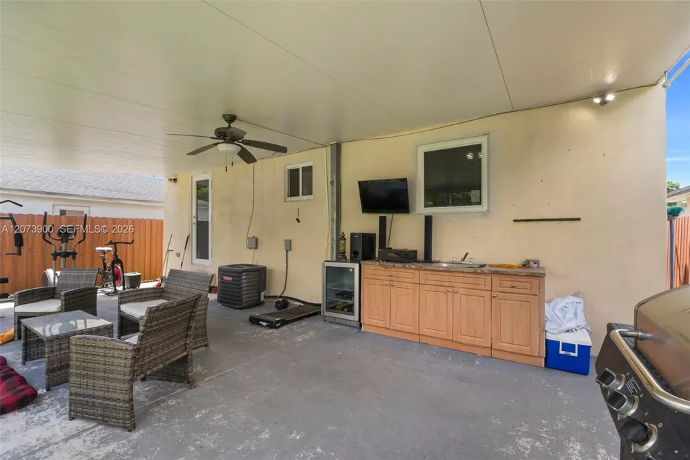3073 NW 59th St Miami, FL 33142