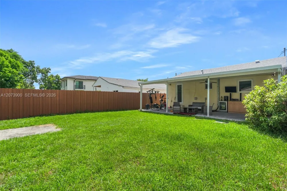 3073 NW 59th St Miami, FL 33142
