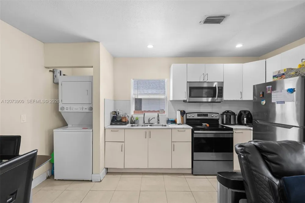 3073 NW 59th St Miami, FL 33142