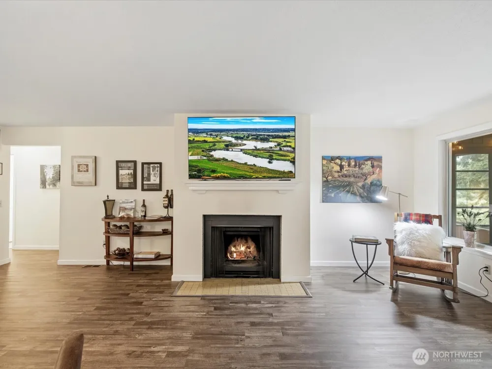 8511 Main Street #205 Edmonds, WA 98026