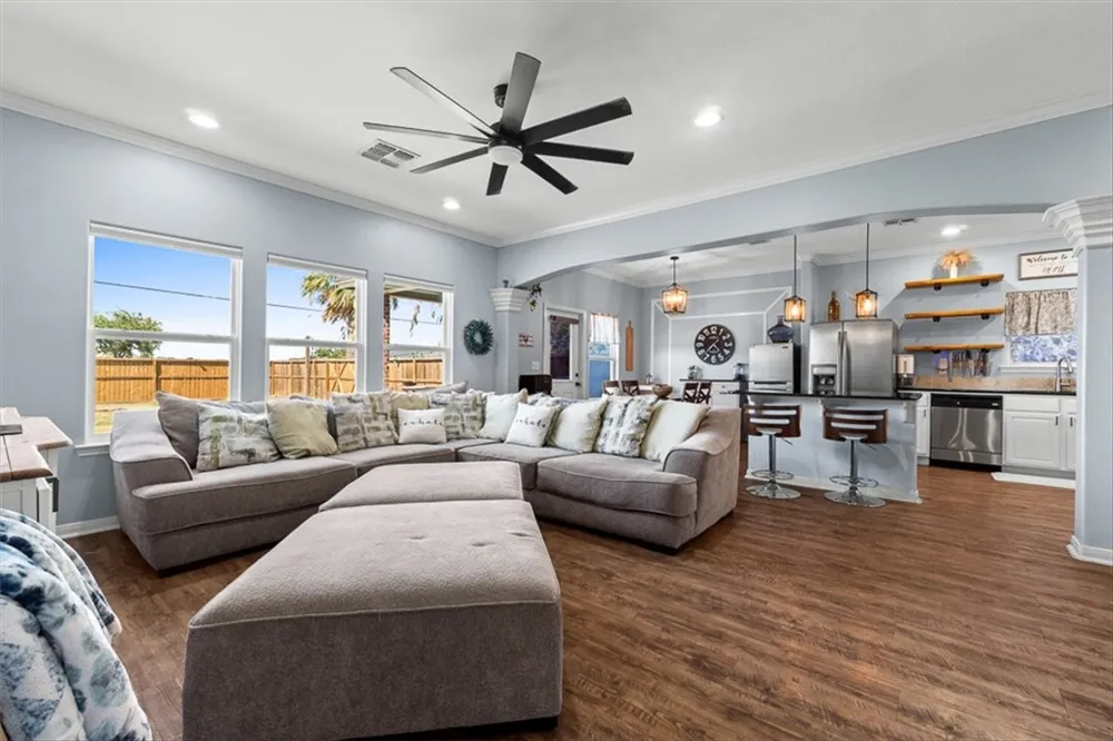 2007 Bay Breeze Street Portland, TX 78374