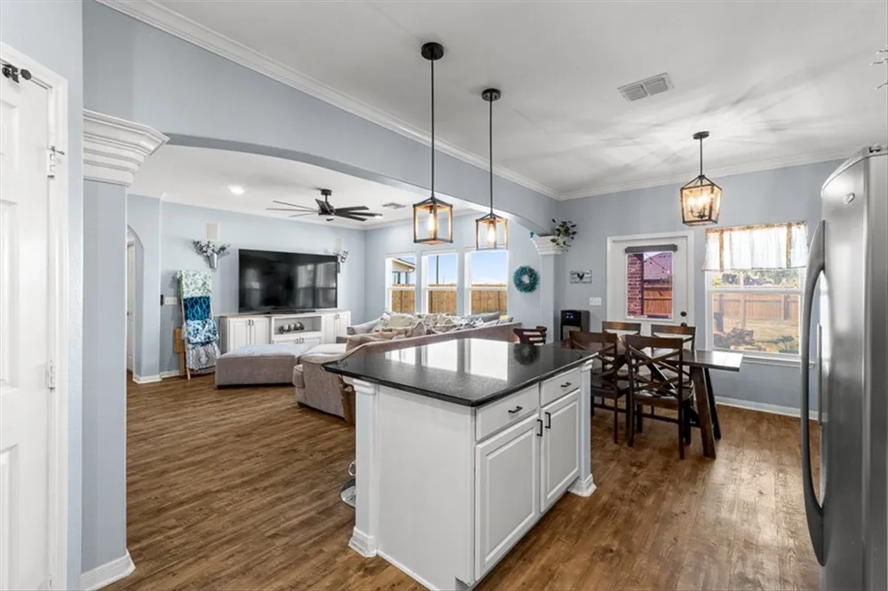 2007 Bay Breeze Street Portland, TX 78374