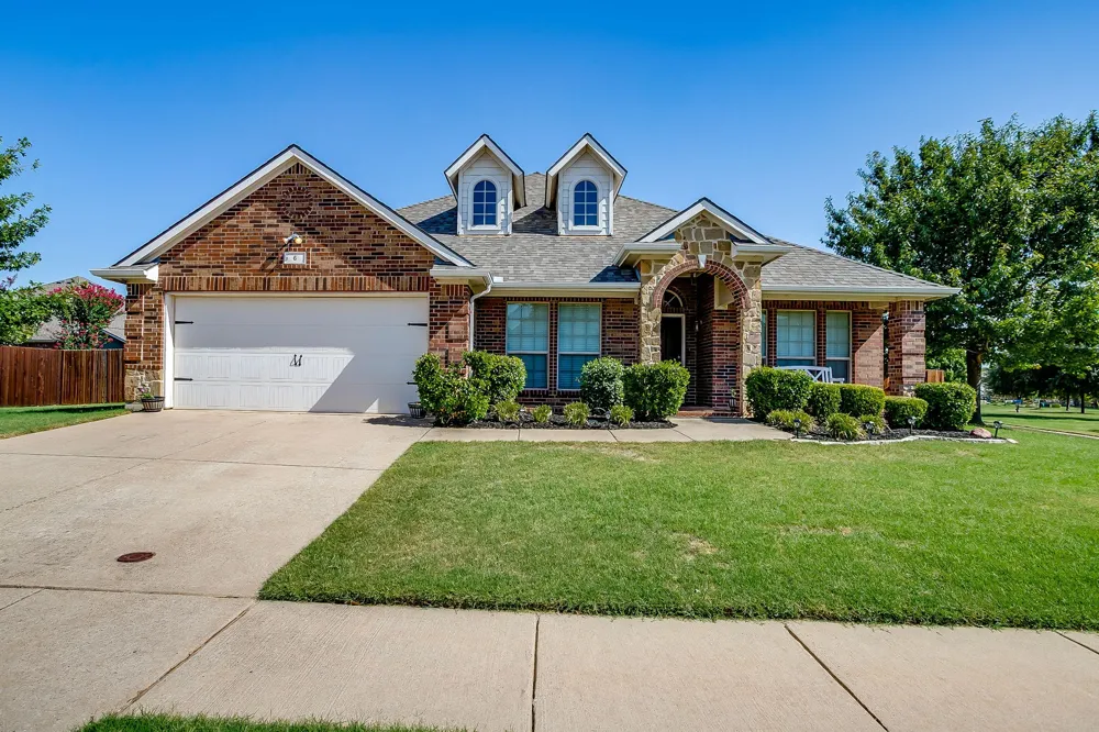 6 Beechcreek Drive Edgecliff Village, TX 76134