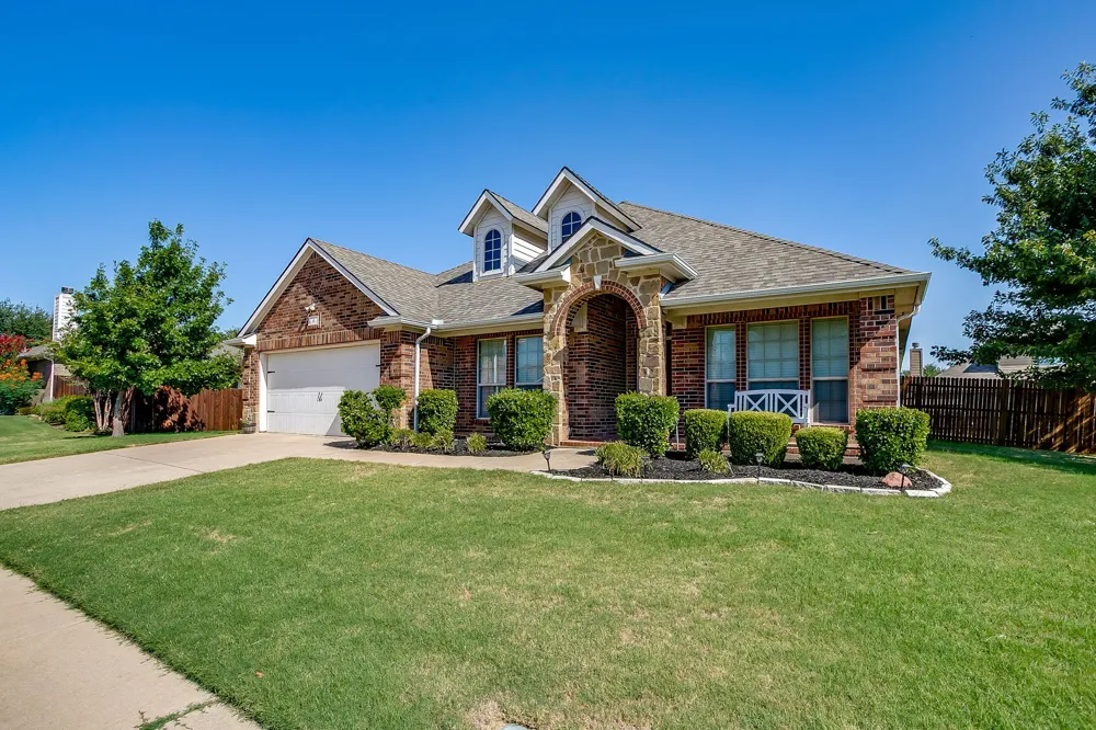 6 Beechcreek Drive Edgecliff Village, TX 76134