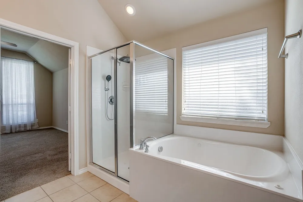 6 Beechcreek Drive Edgecliff Village, TX 76134