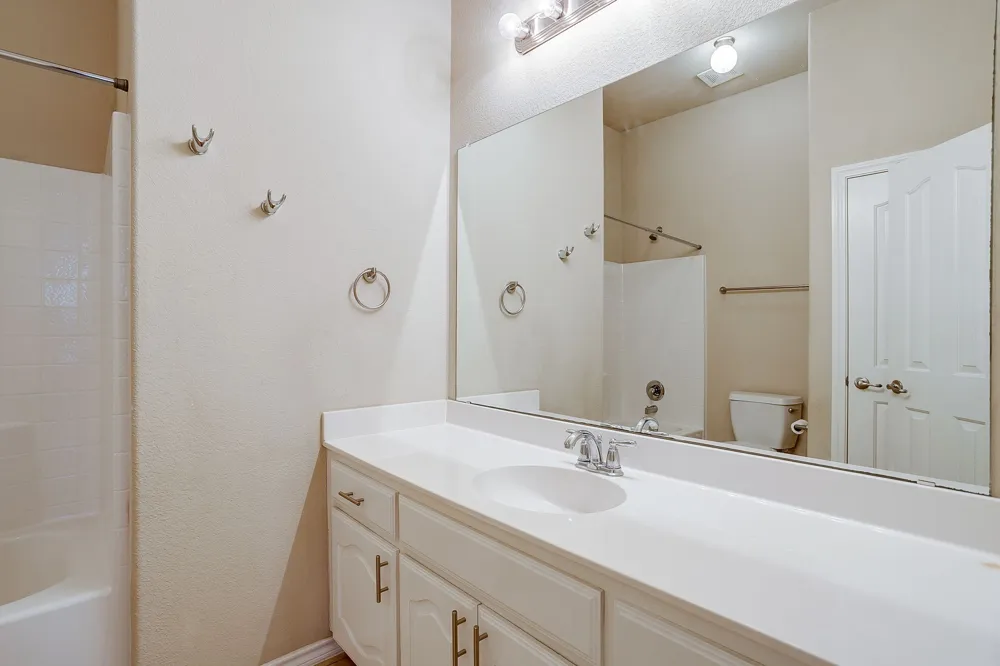 6 Beechcreek Drive Edgecliff Village, TX 76134