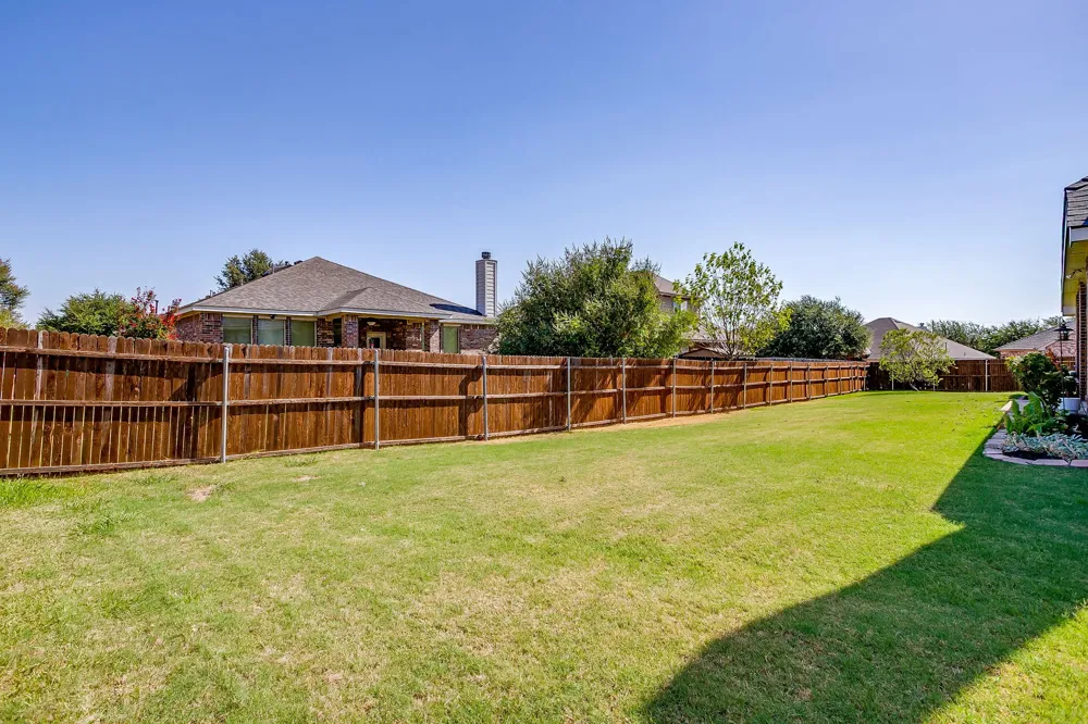 6 Beechcreek Drive Edgecliff Village, TX 76134