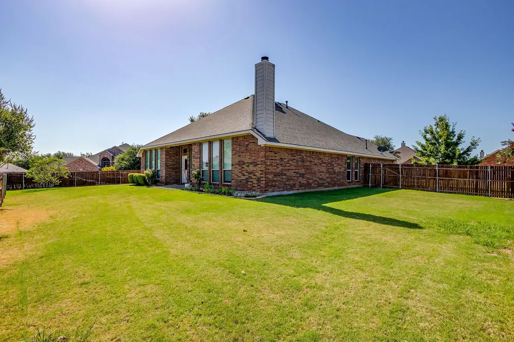 6 Beechcreek Drive Edgecliff Village, TX 76134