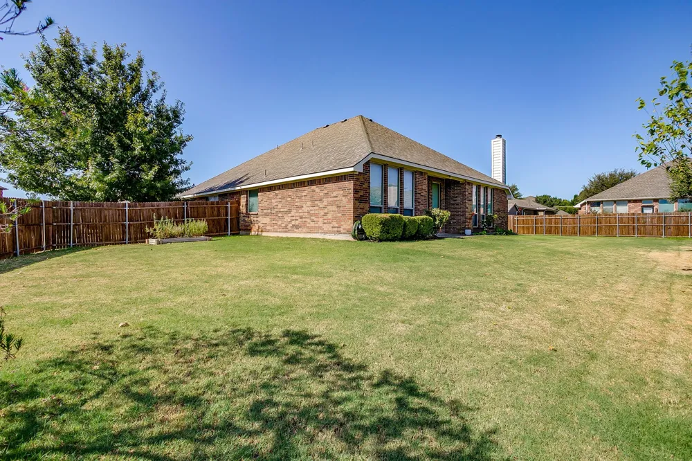 6 Beechcreek Drive Edgecliff Village, TX 76134