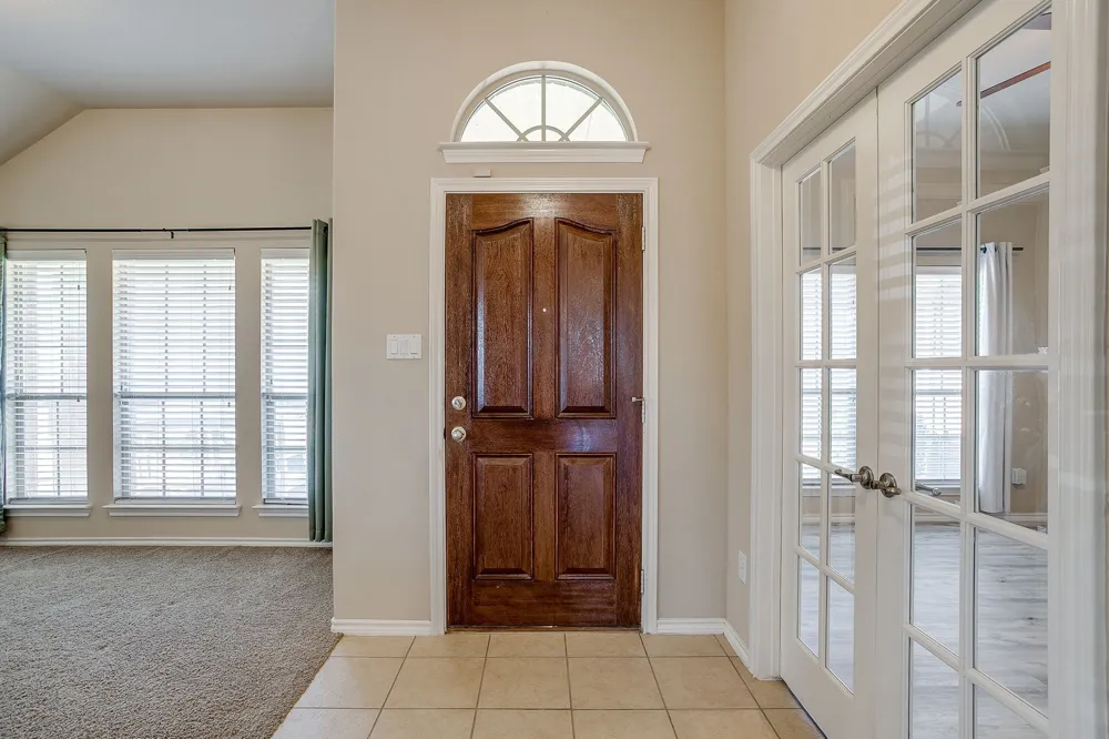 6 Beechcreek Drive Edgecliff Village, TX 76134