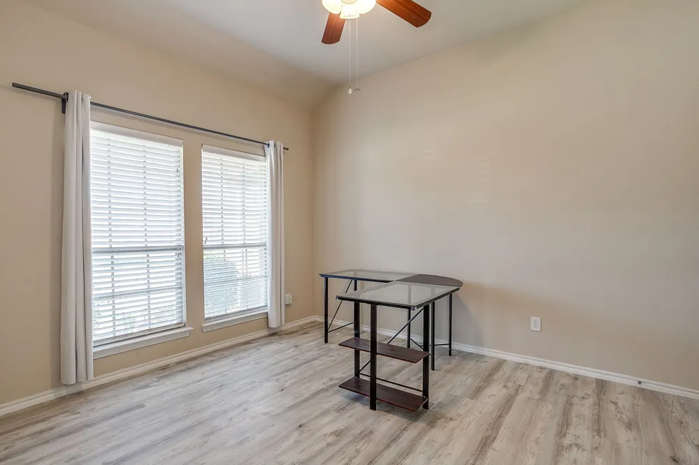 6 Beechcreek Drive Edgecliff Village, TX 76134