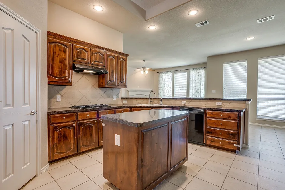6 Beechcreek Drive Edgecliff Village, TX 76134