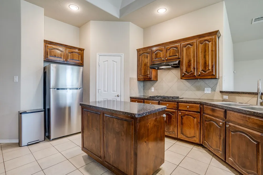 6 Beechcreek Drive Edgecliff Village, TX 76134