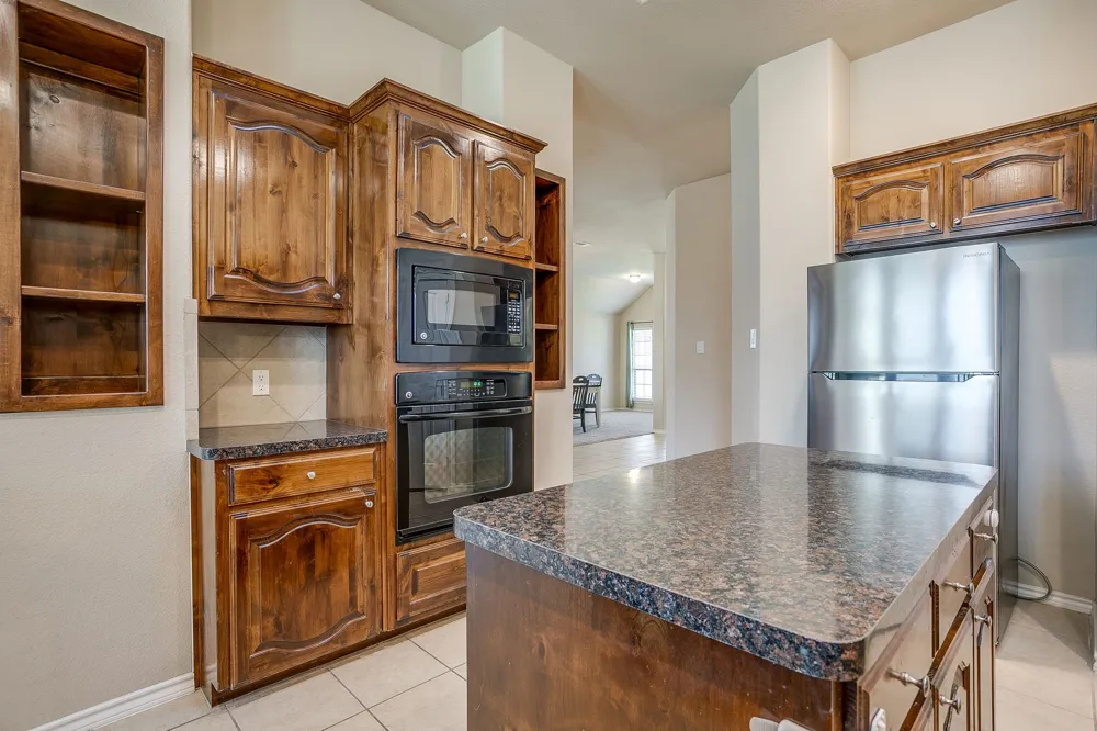 6 Beechcreek Drive Edgecliff Village, TX 76134