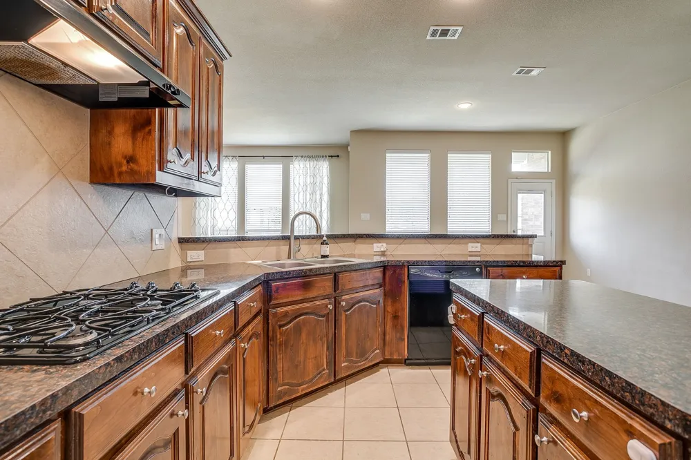 6 Beechcreek Drive Edgecliff Village, TX 76134