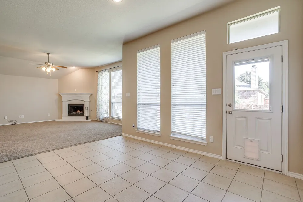 6 Beechcreek Drive Edgecliff Village, TX 76134