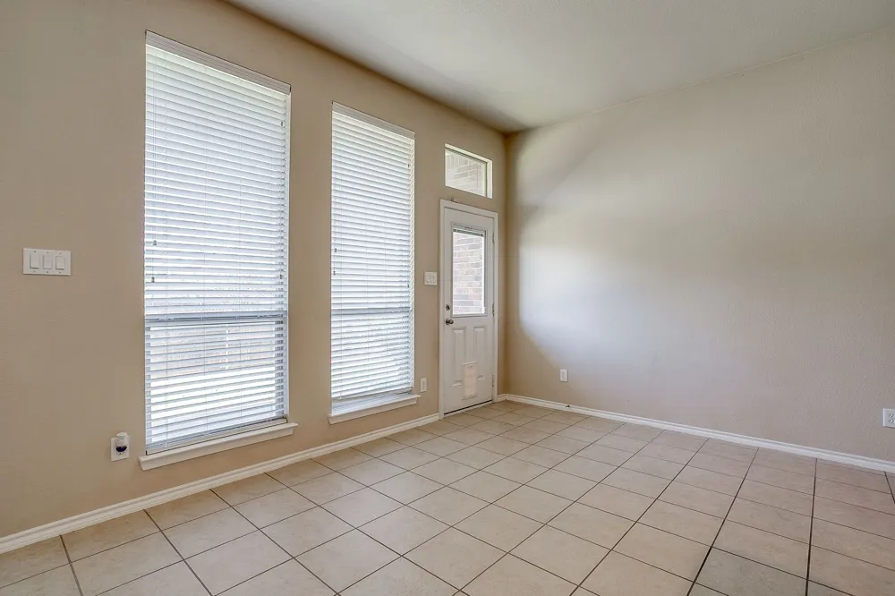 6 Beechcreek Drive Edgecliff Village, TX 76134