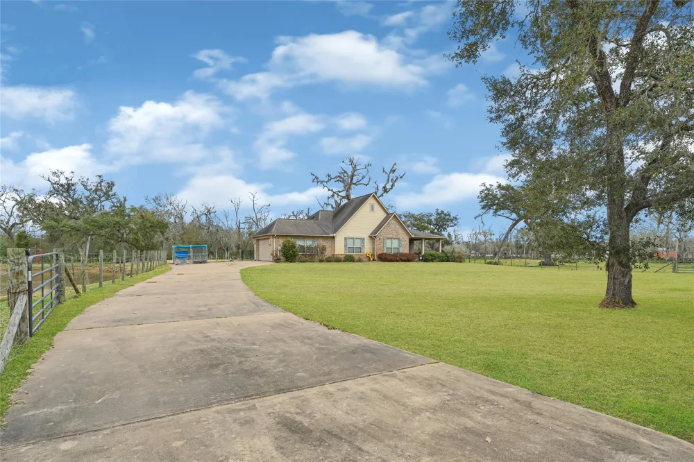 4108 County Road 356 Brazoria, TX 77422