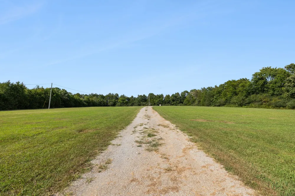 2040 Friendship Ln Chapel Hill, TN 37034