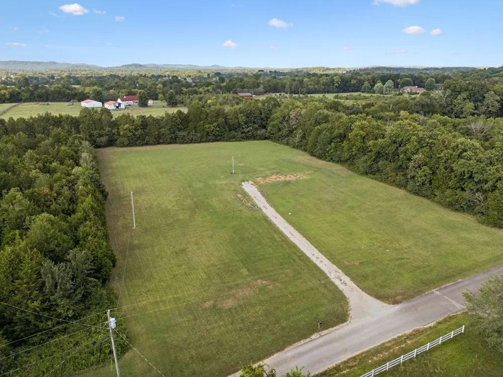 2040 Friendship Ln Chapel Hill, TN 37034