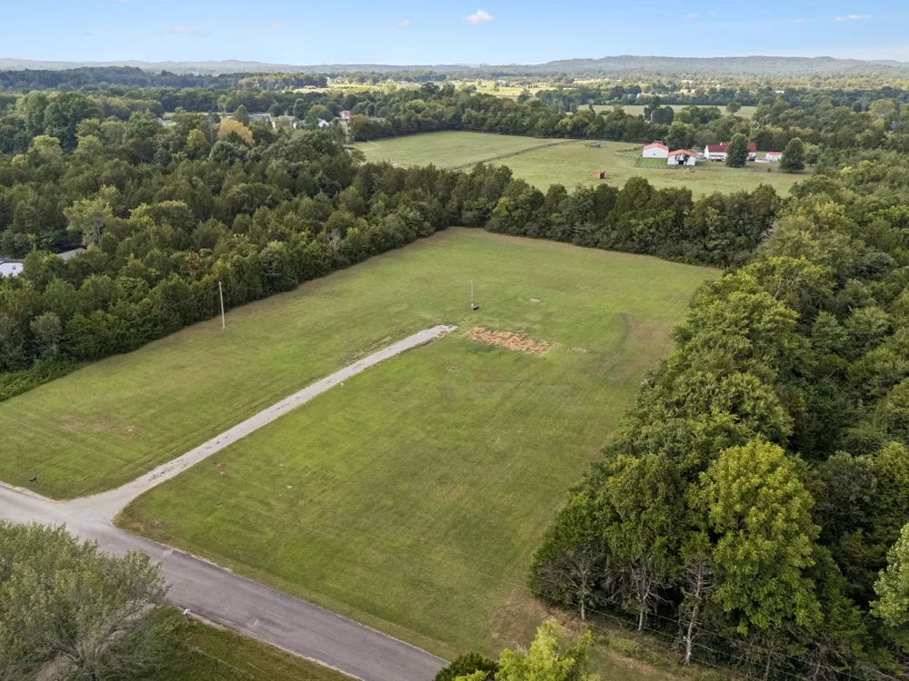 2040 Friendship Ln Chapel Hill, TN 37034