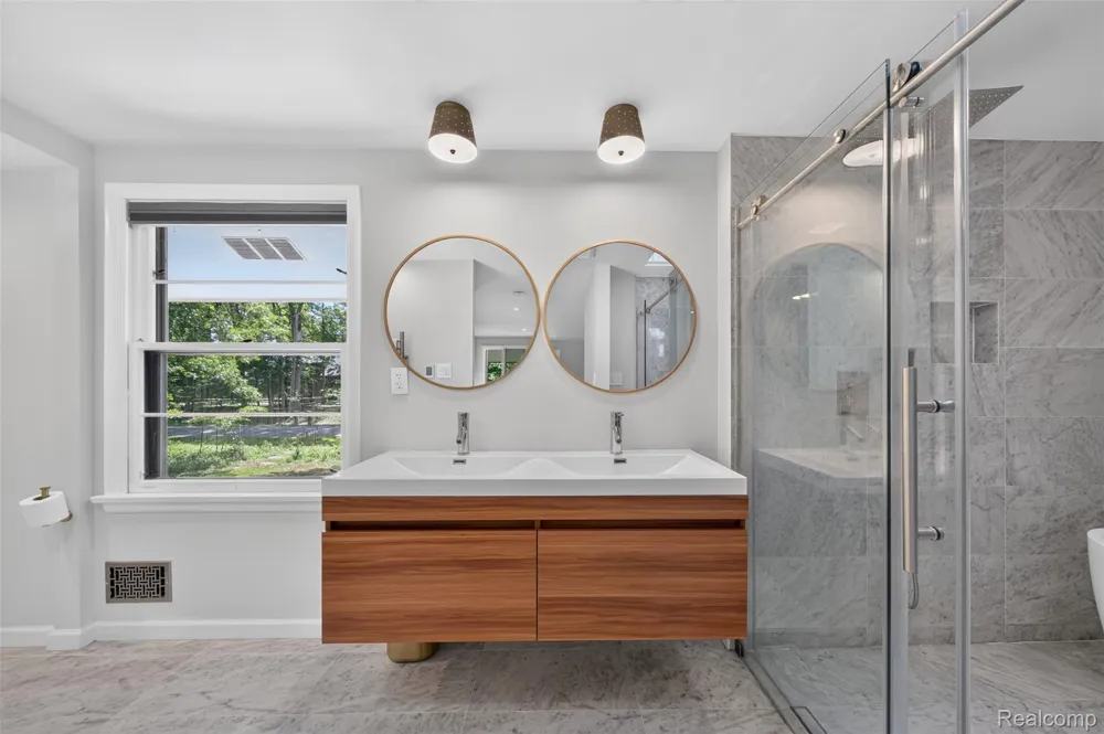 7388 Lindenmere Drive Bloomfield Hills City, MI 48301