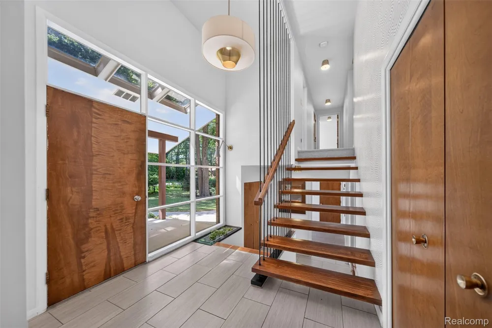 7388 Lindenmere Drive Bloomfield Hills City, MI 48301