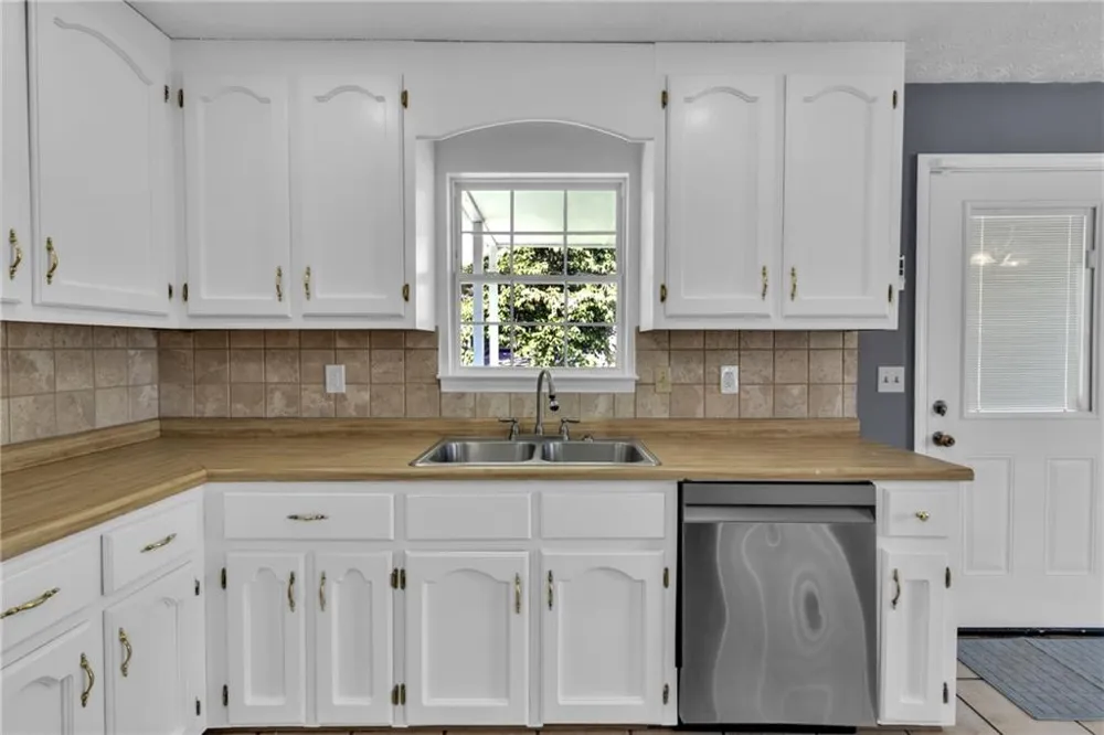 108 Lillie Lane Maysville, GA 30558