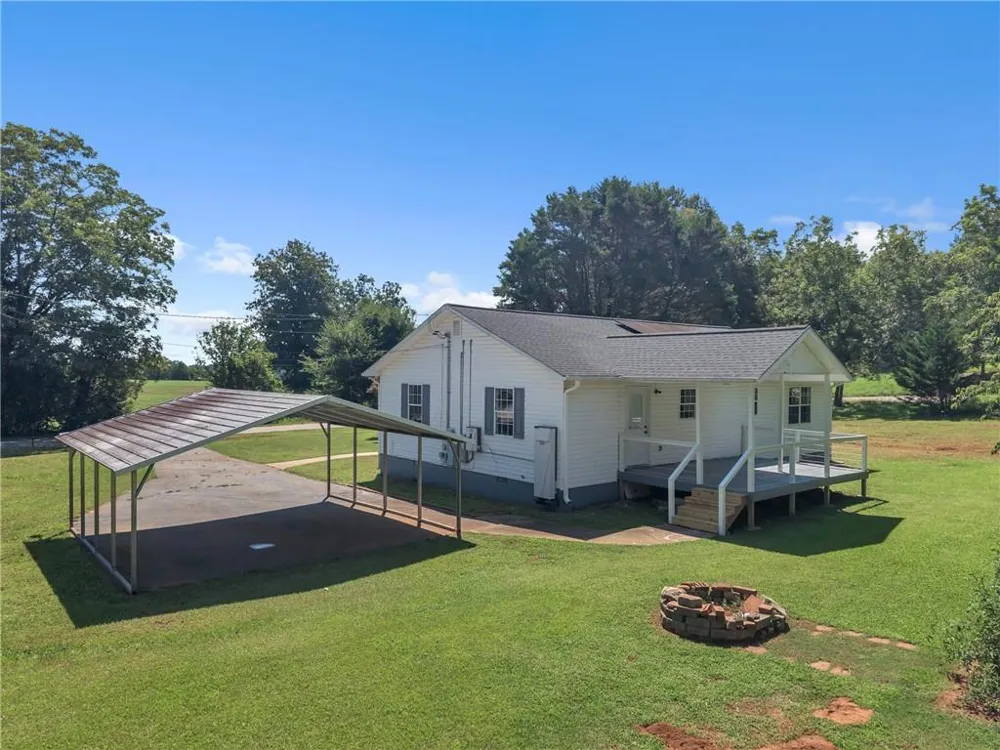 108 Lillie Lane Maysville, GA 30558