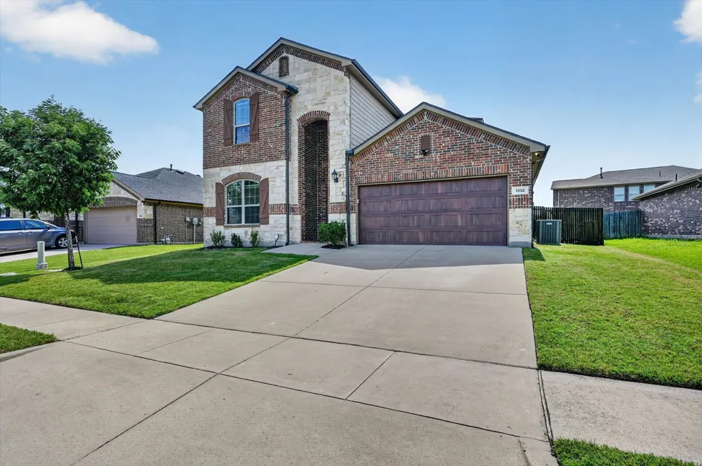 1332 Foxglove Lane Burleson, TX 76028