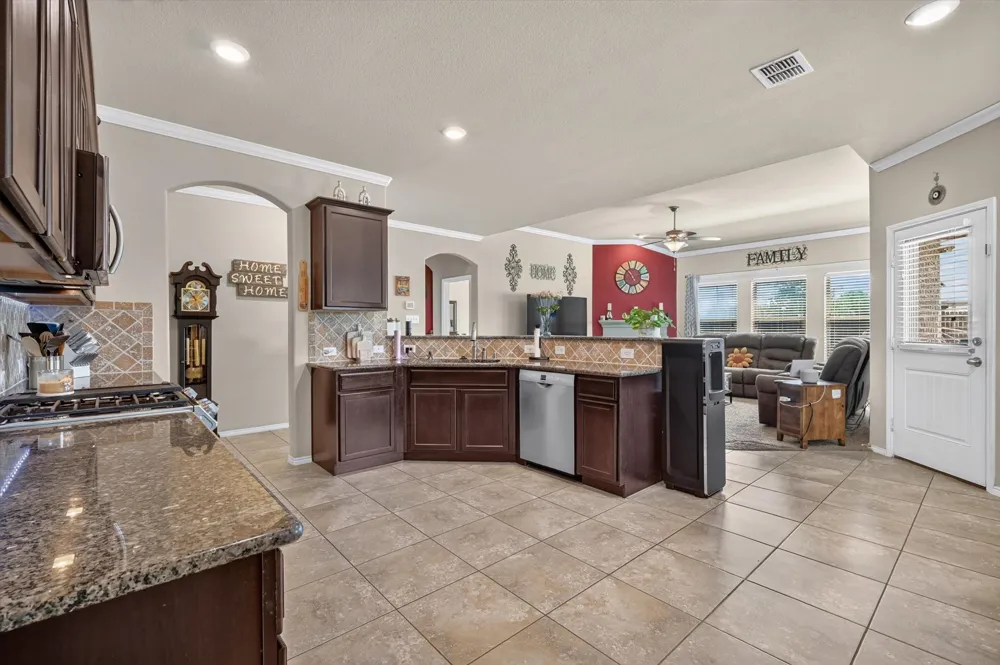 1332 Foxglove Lane Burleson, TX 76028
