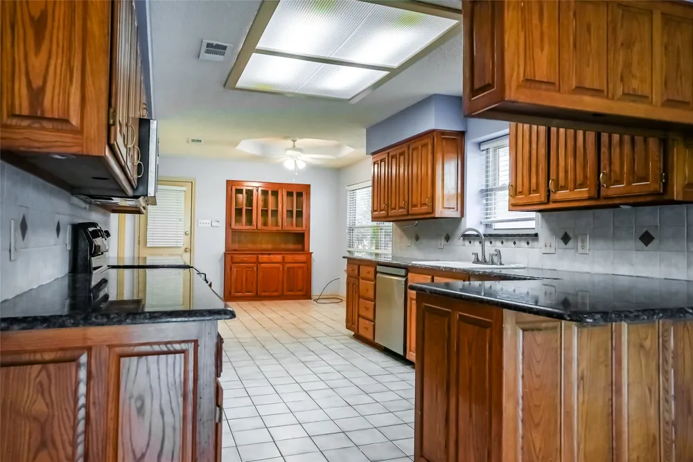1123 Shady Oak Trail Mansfield, TX 76063