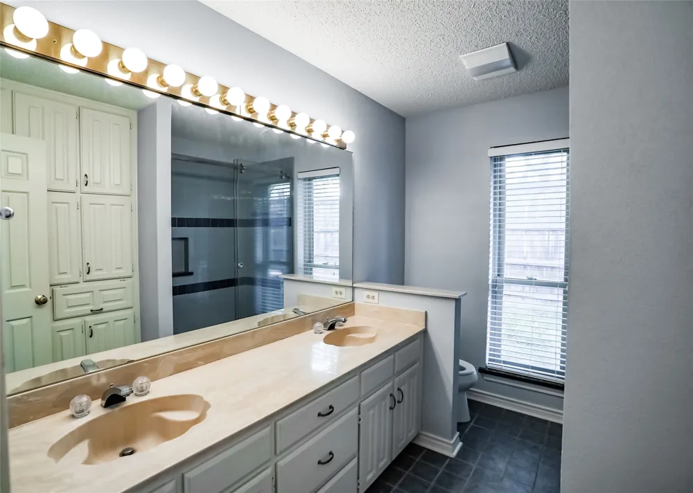 1123 Shady Oak Trail Mansfield, TX 76063