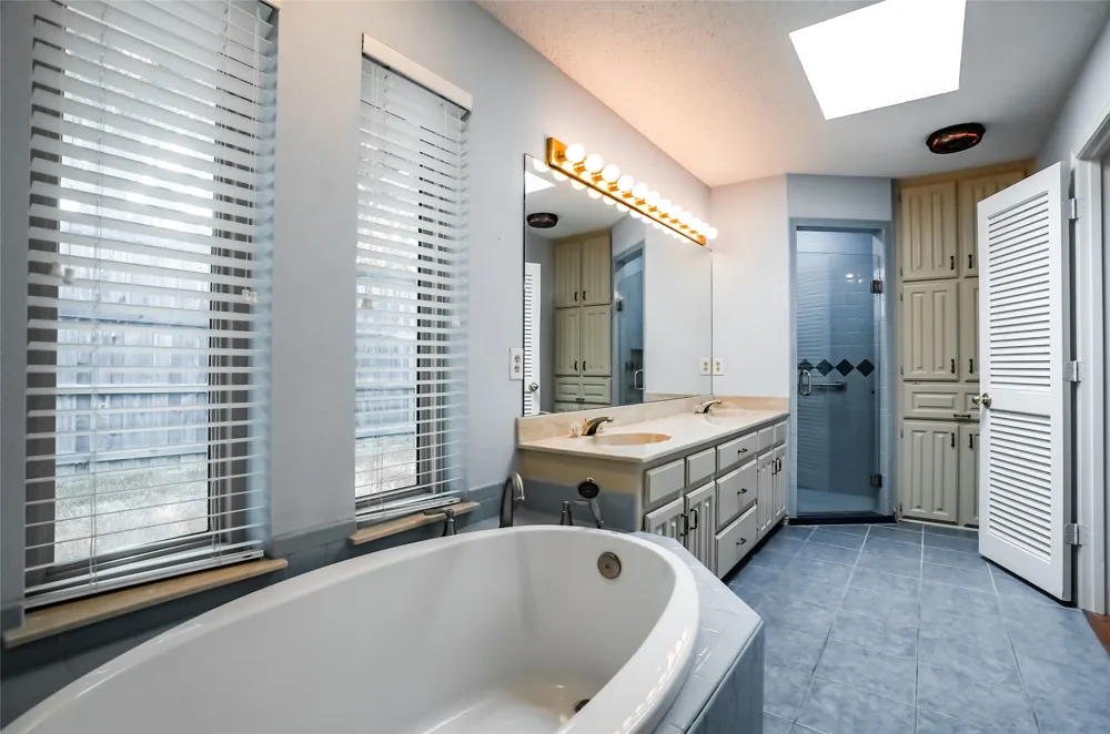 1123 Shady Oak Trail Mansfield, TX 76063