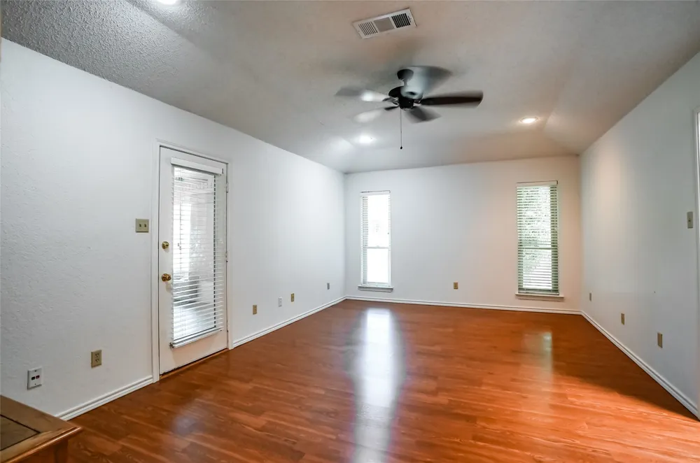 1123 Shady Oak Trail Mansfield, TX 76063