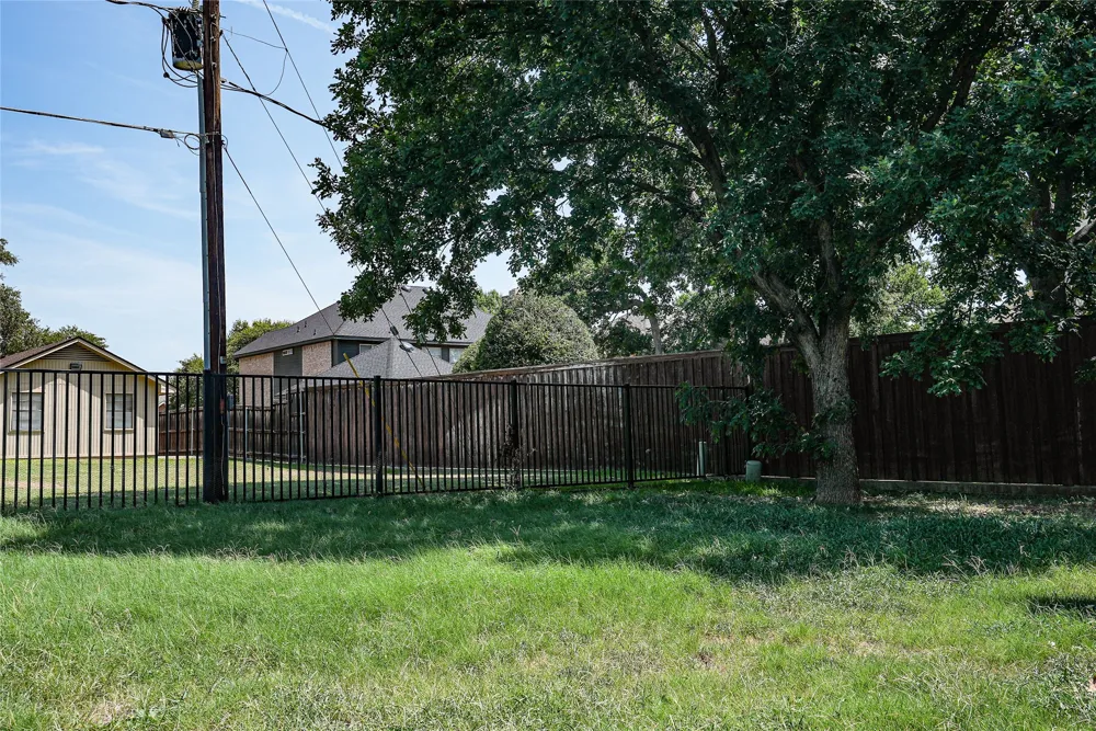 1123 Shady Oak Trail Mansfield, TX 76063