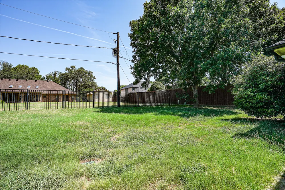 1123 Shady Oak Trail Mansfield, TX 76063