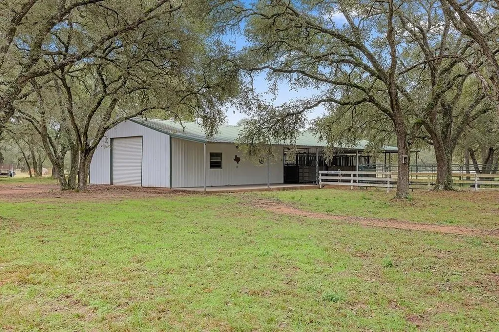 1131 Greak Road Sheridan, TX 77475