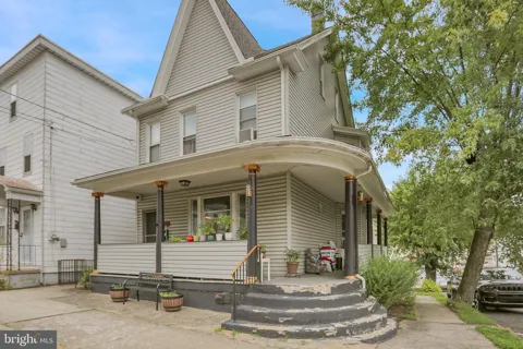 201 W ABBOTT STREET