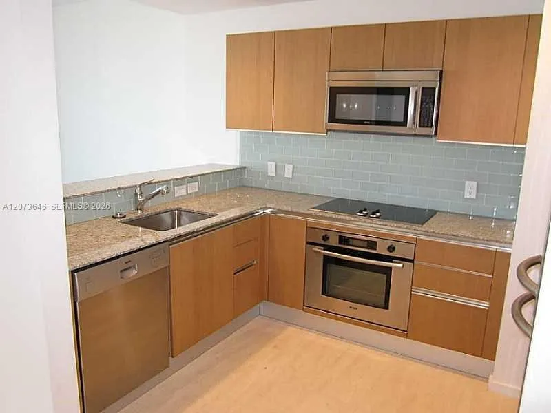 1050 Brickell Ave #2612 Miami, FL 33131