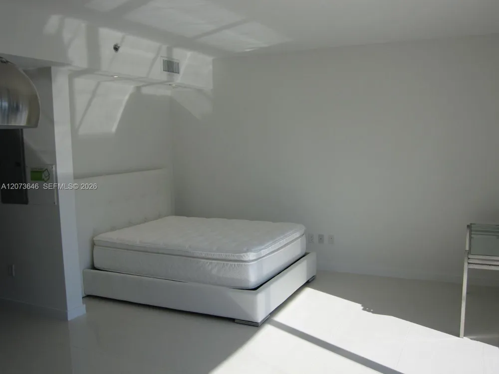 1050 Brickell Ave #2612 Miami, FL 33131