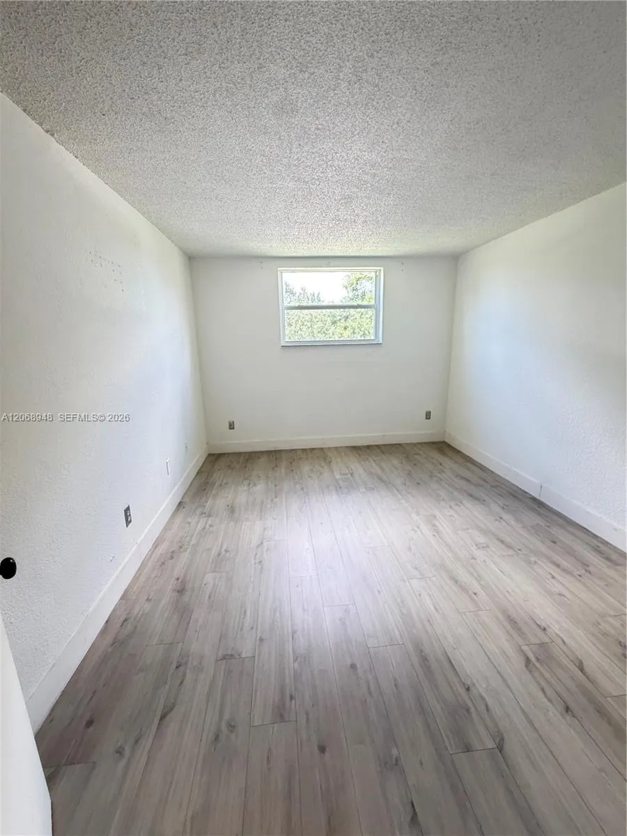 606 W 81st St #209 Hialeah, FL 33014