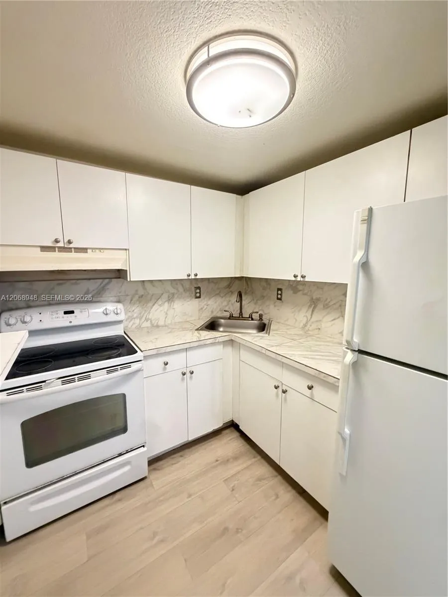 606 W 81st St #209 Hialeah, FL 33014