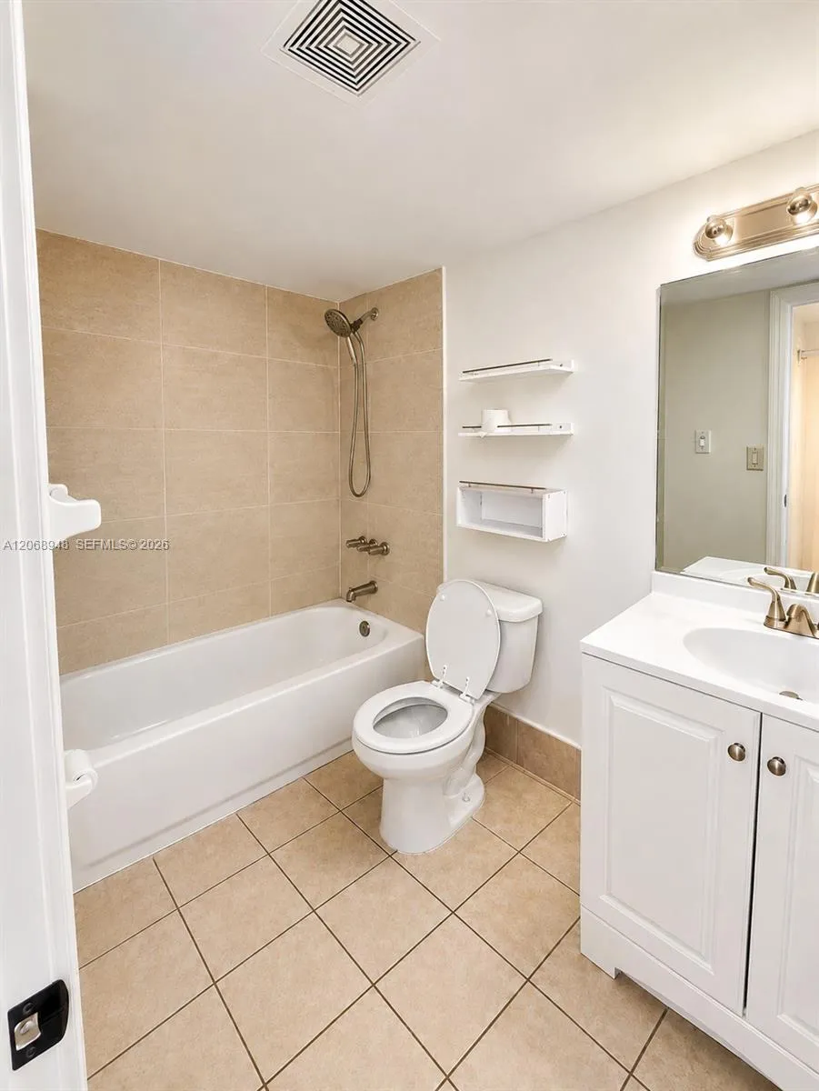 606 W 81st St #209 Hialeah, FL 33014