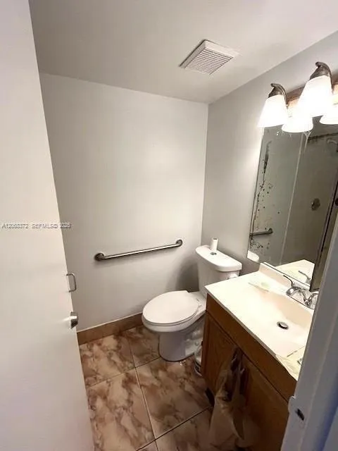 5274 W 25th Ln #206 Hialeah, FL 33016