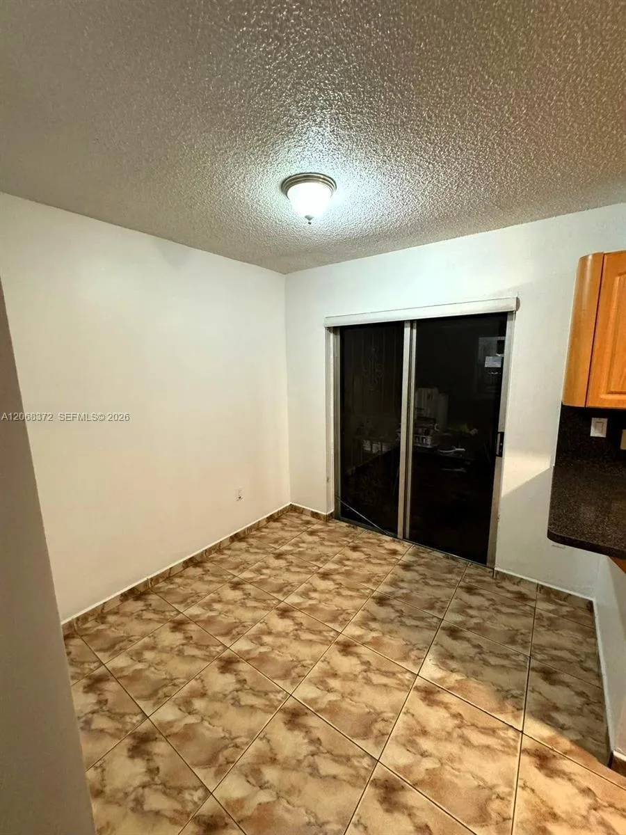 5274 W 25th Ln #206 Hialeah, FL 33016