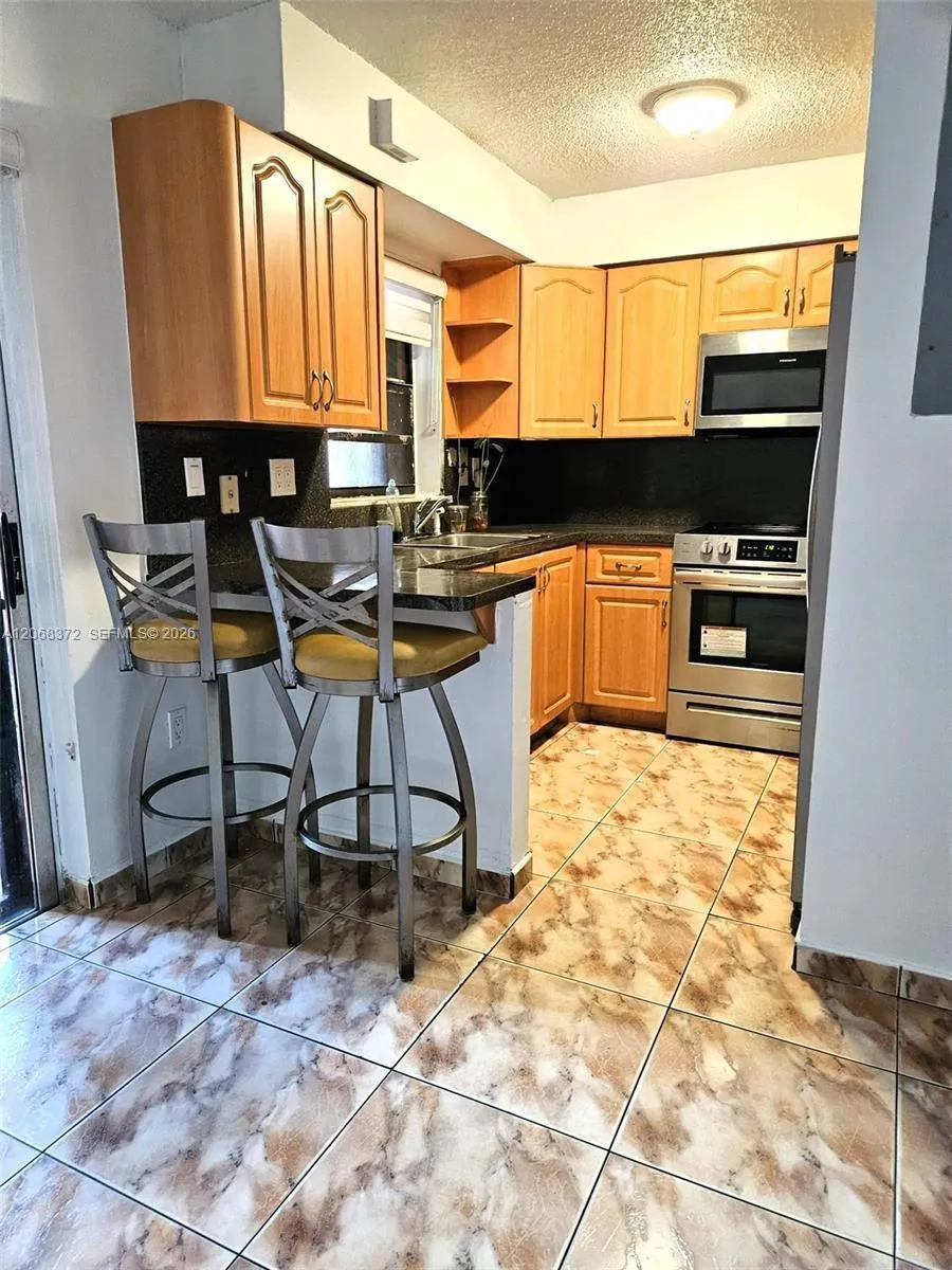 5274 W 25th Ln #206 Hialeah, FL 33016