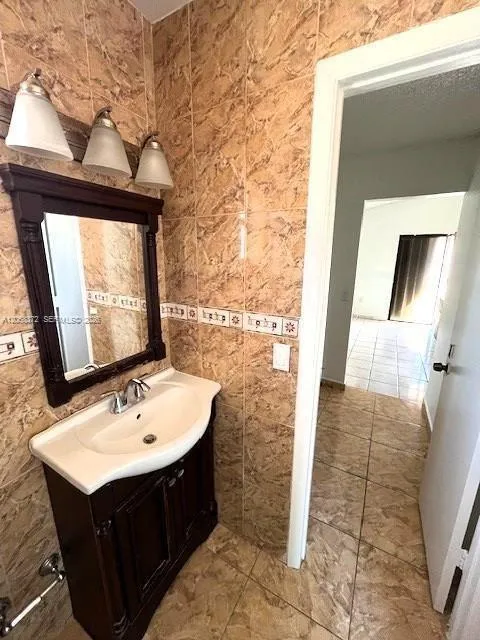 5274 W 25th Ln #206 Hialeah, FL 33016