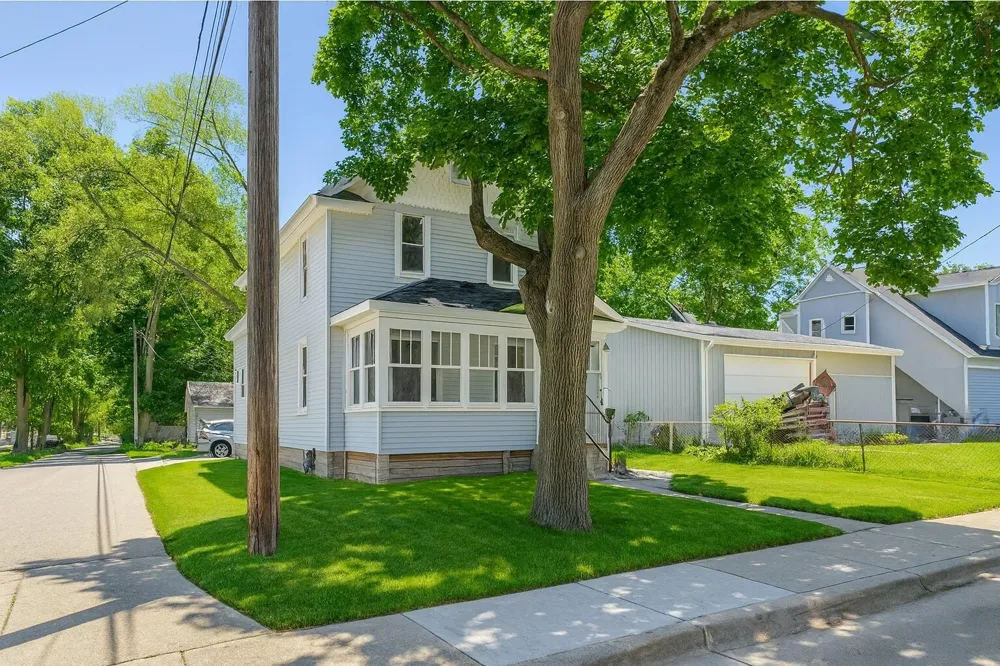 1517 James Street Kalamazoo City, MI 49001
