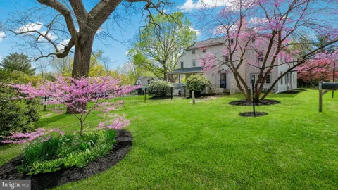 204 W BROOKHAVEN ROAD